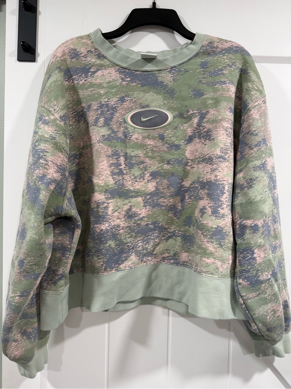 Nike Women’s Pink and Sage Camouflage Cropped Sweatshirt